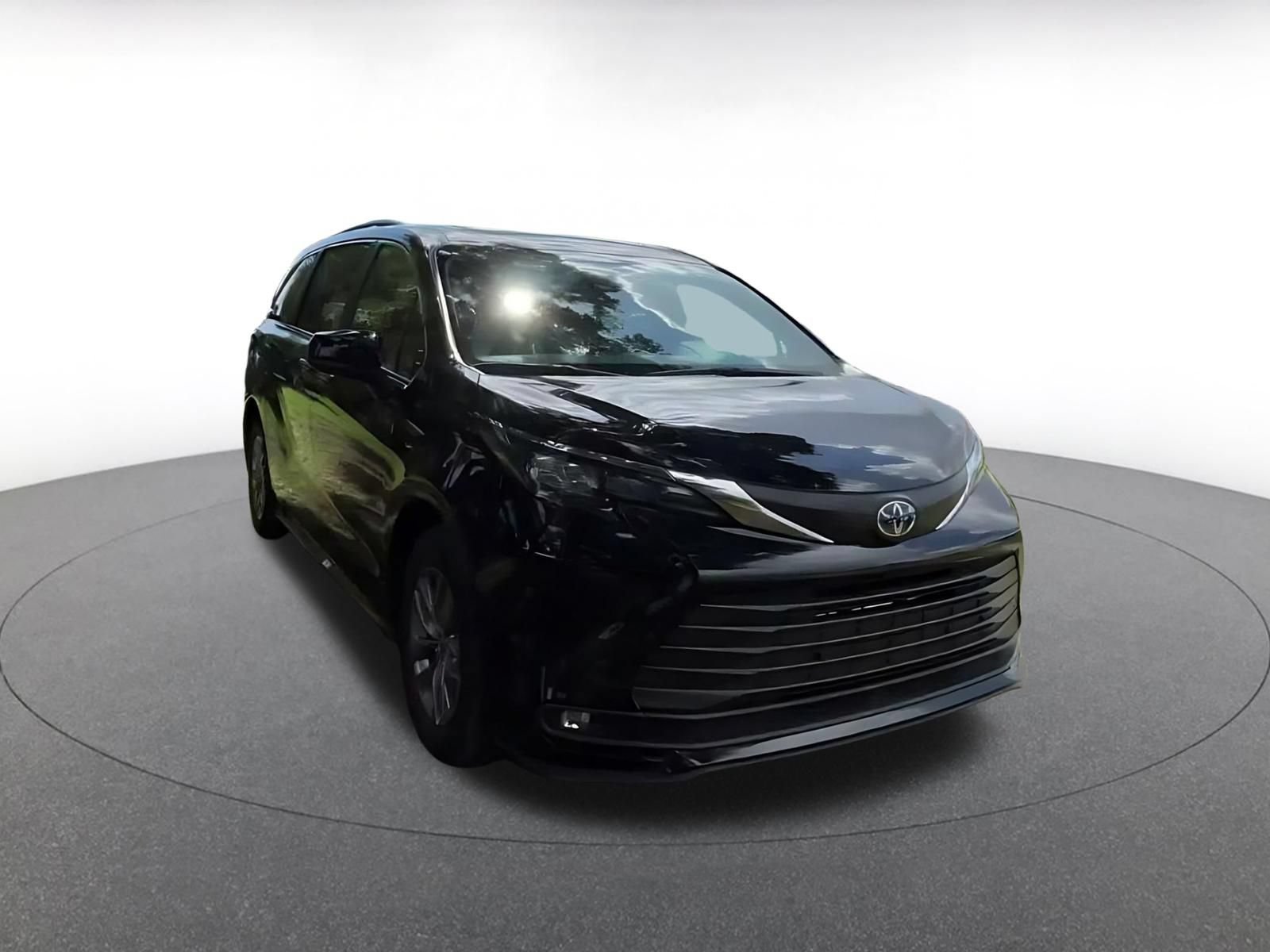 Thumbnail: 2025 Toyota Sienna - 3