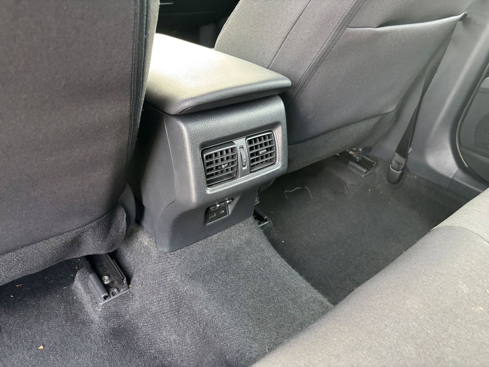 Thumbnail: 2025 Toyota Camry - 25