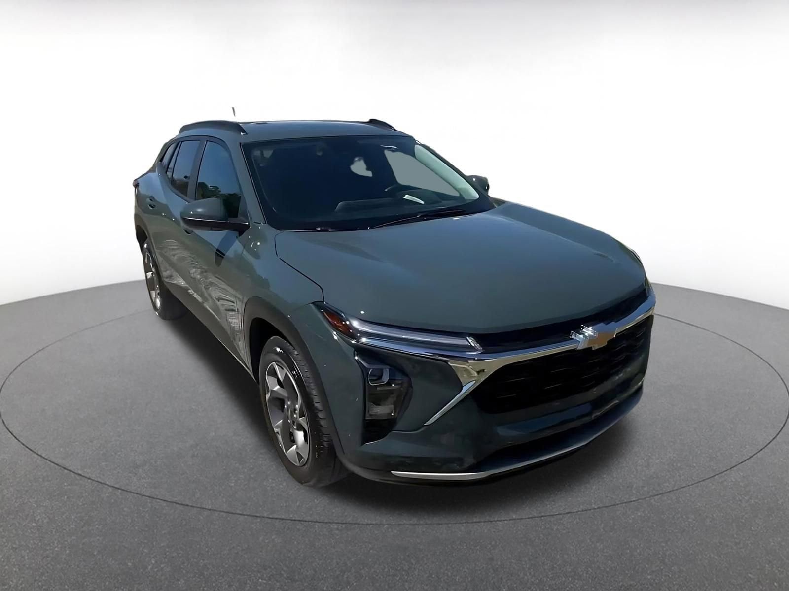 Thumbnail: 2025 Chevrolet Trax - 3