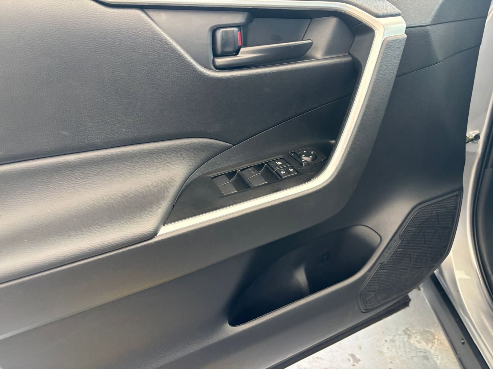 Thumbnail: 2025 Toyota RAV4 - 20