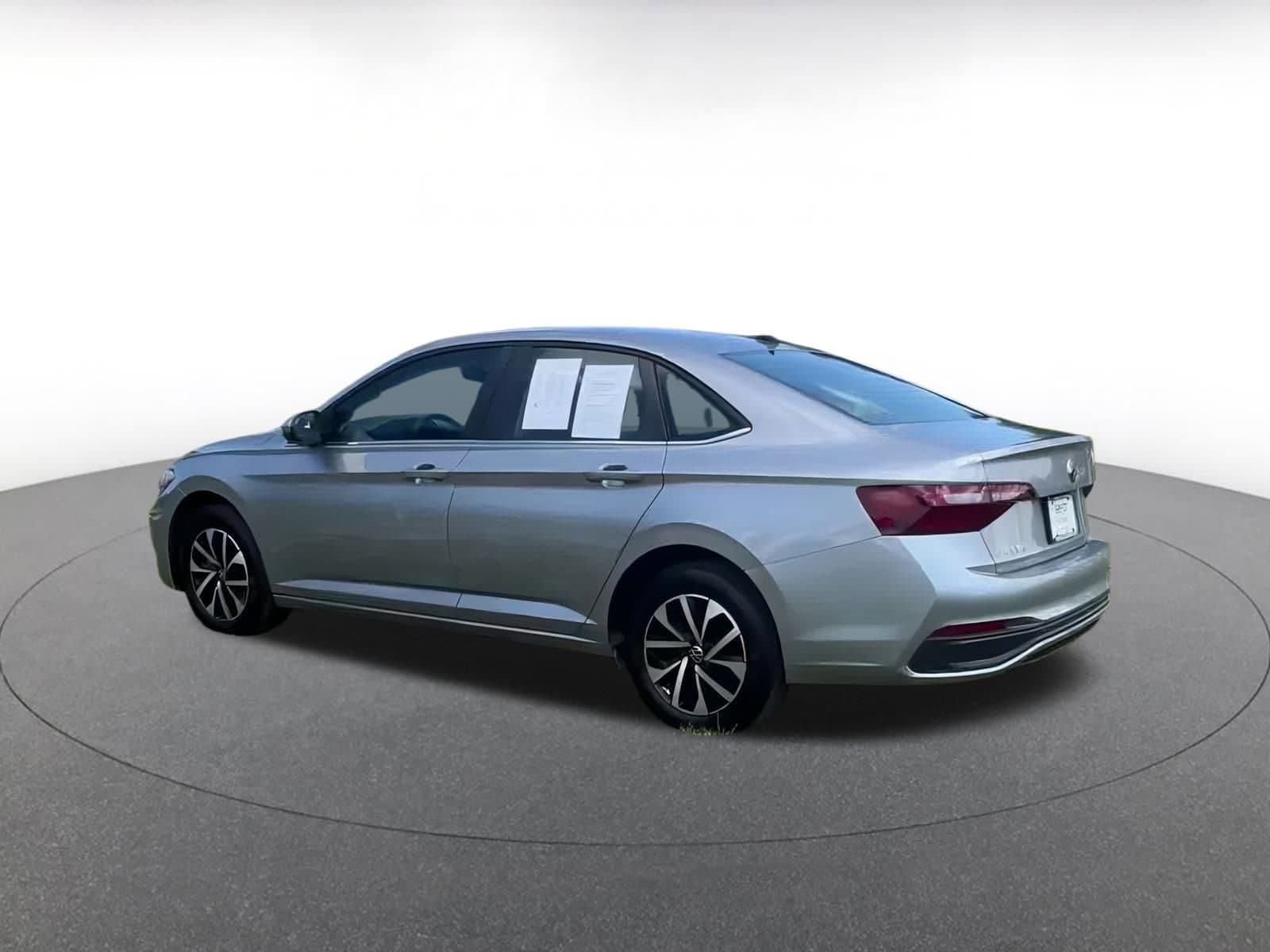 Thumbnail: 2024 Volkswagen Jetta - 9