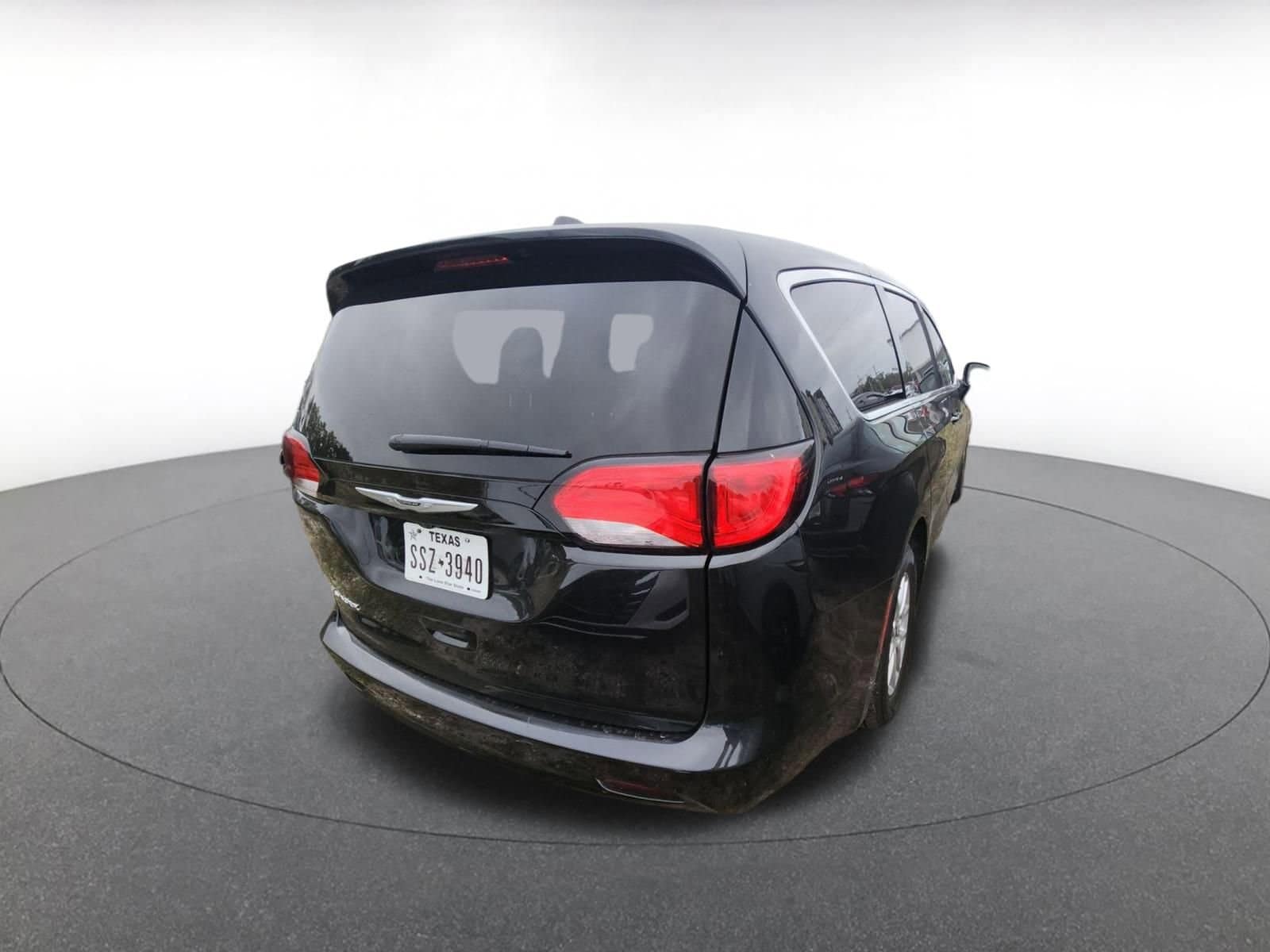 Thumbnail: 2023 Chrysler Voyager - 7