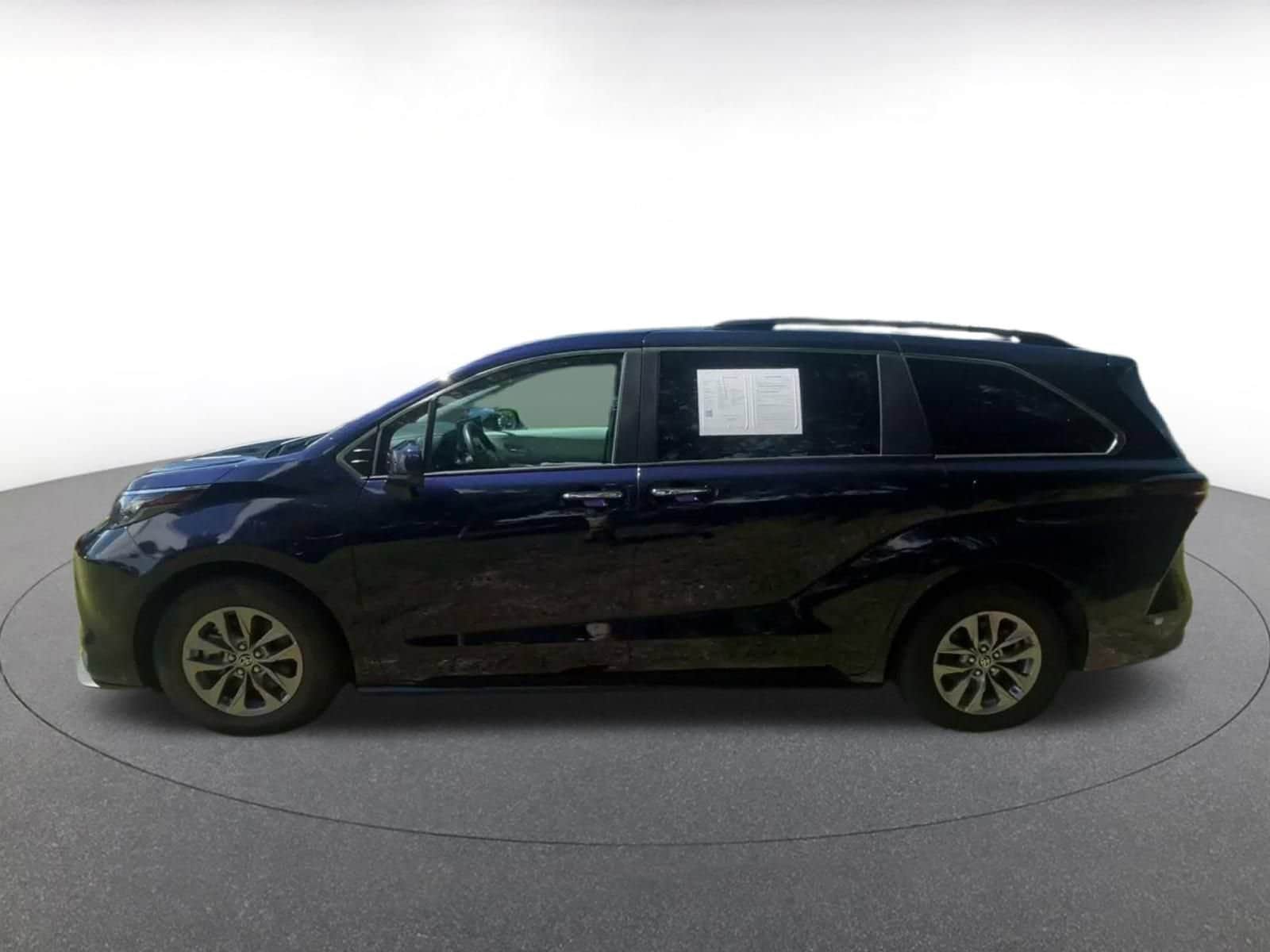 Thumbnail: 2025 Toyota Sienna - 8