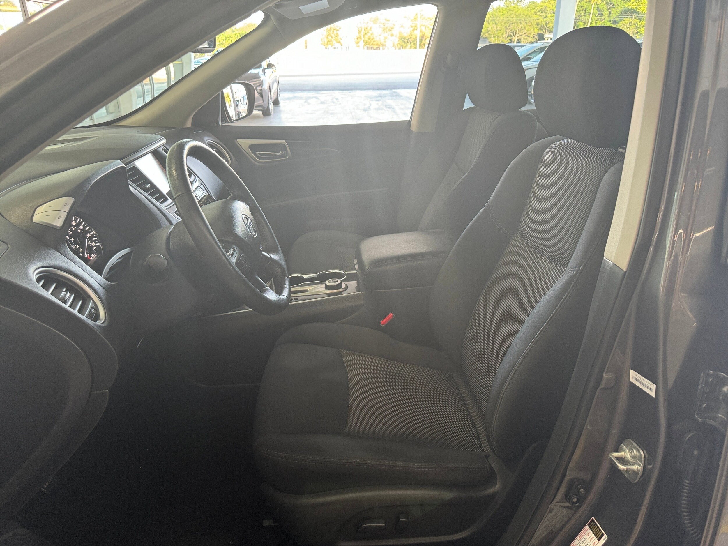 2018 Nissan Pathfinder SV 21