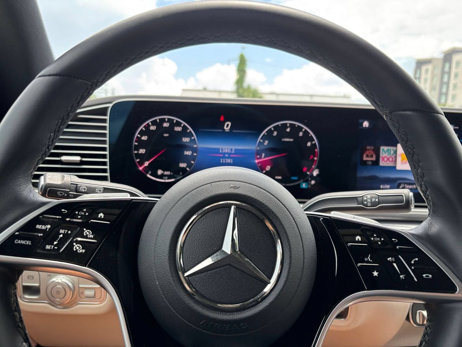 Thumbnail: 2026 Mercedes-Benz GLE - 30