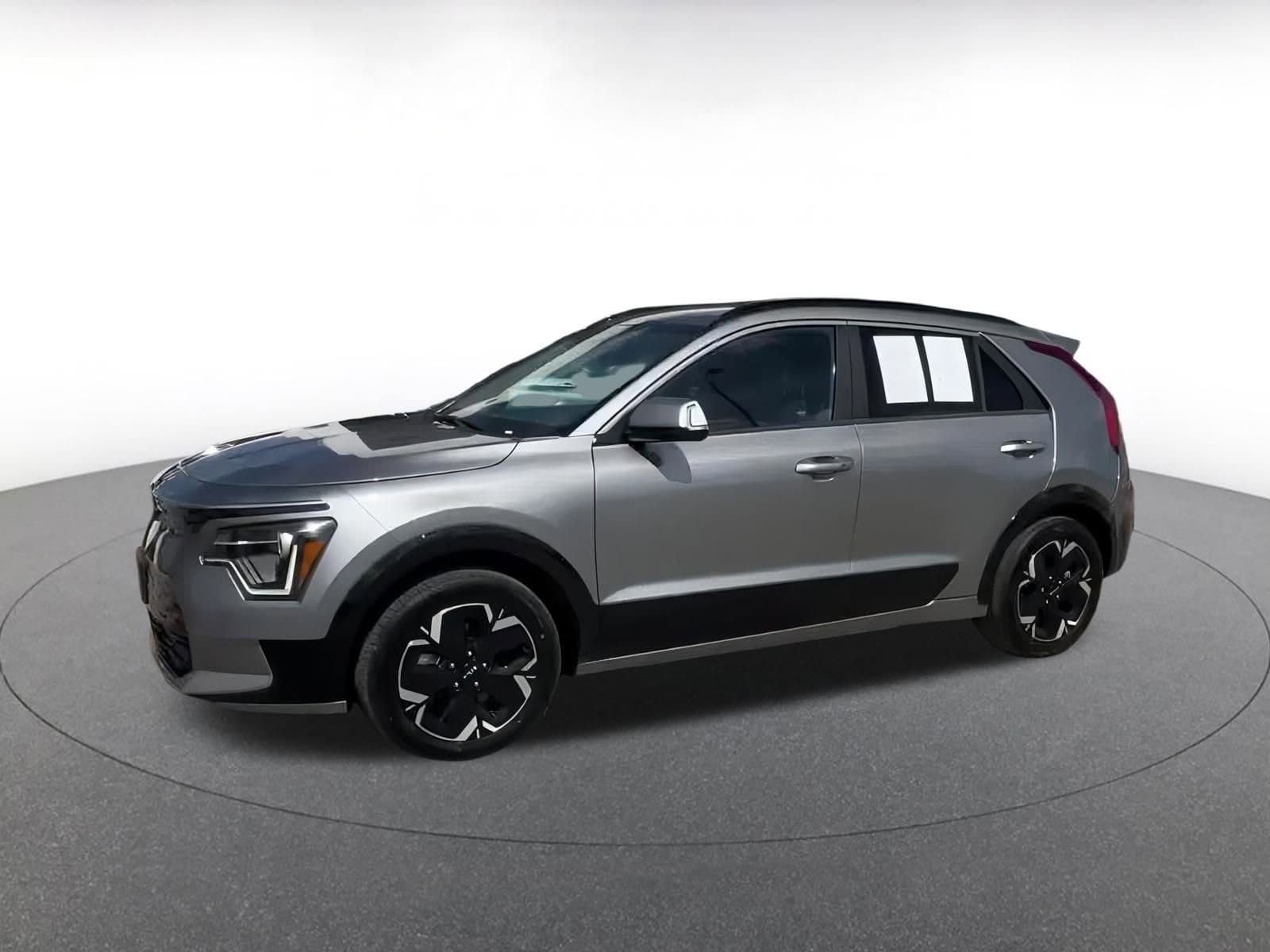 Thumbnail: 2023 Kia Niro - 8