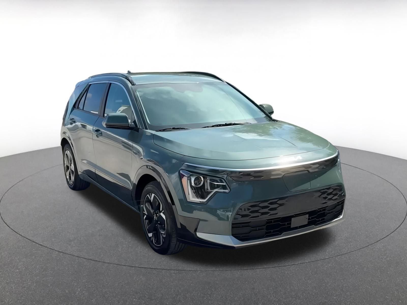 Thumbnail: 2023 Kia Niro - 3