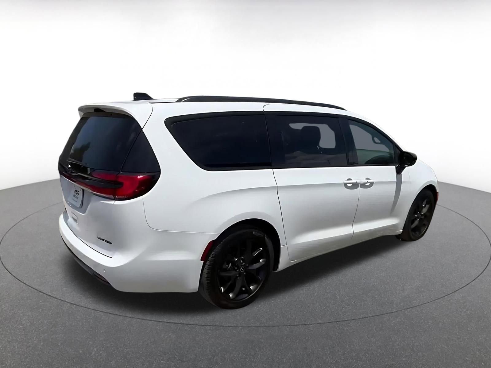 Thumbnail: 2025 Chrysler Pacifica - 16
