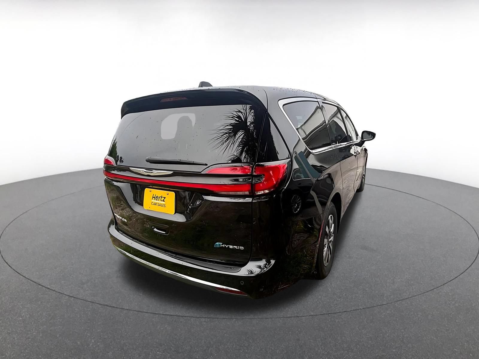 Thumbnail: 2023 Chrysler Pacifica - 8