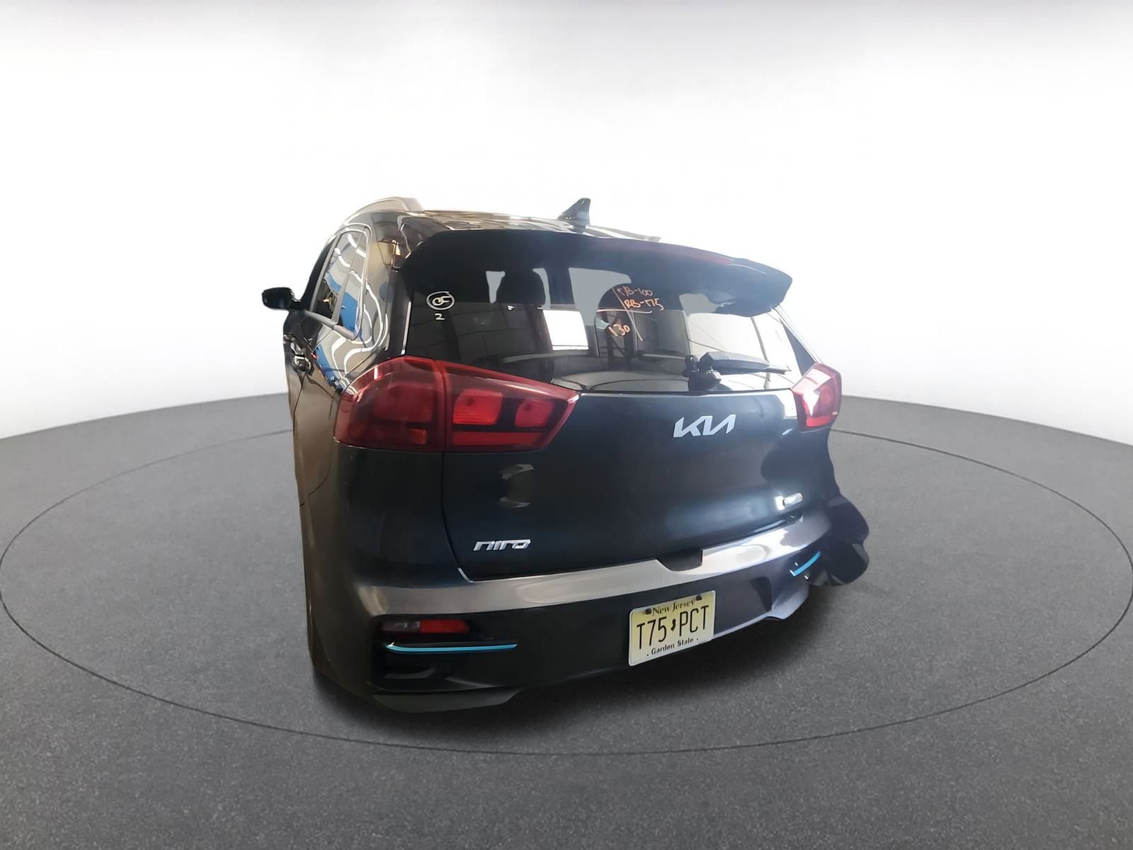 Thumbnail: 2022 Kia Niro - 6