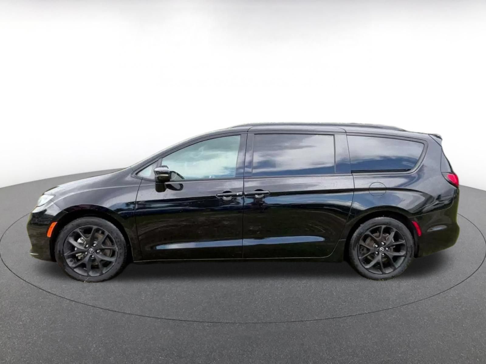 Thumbnail: 2025 Chrysler Pacifica - 8