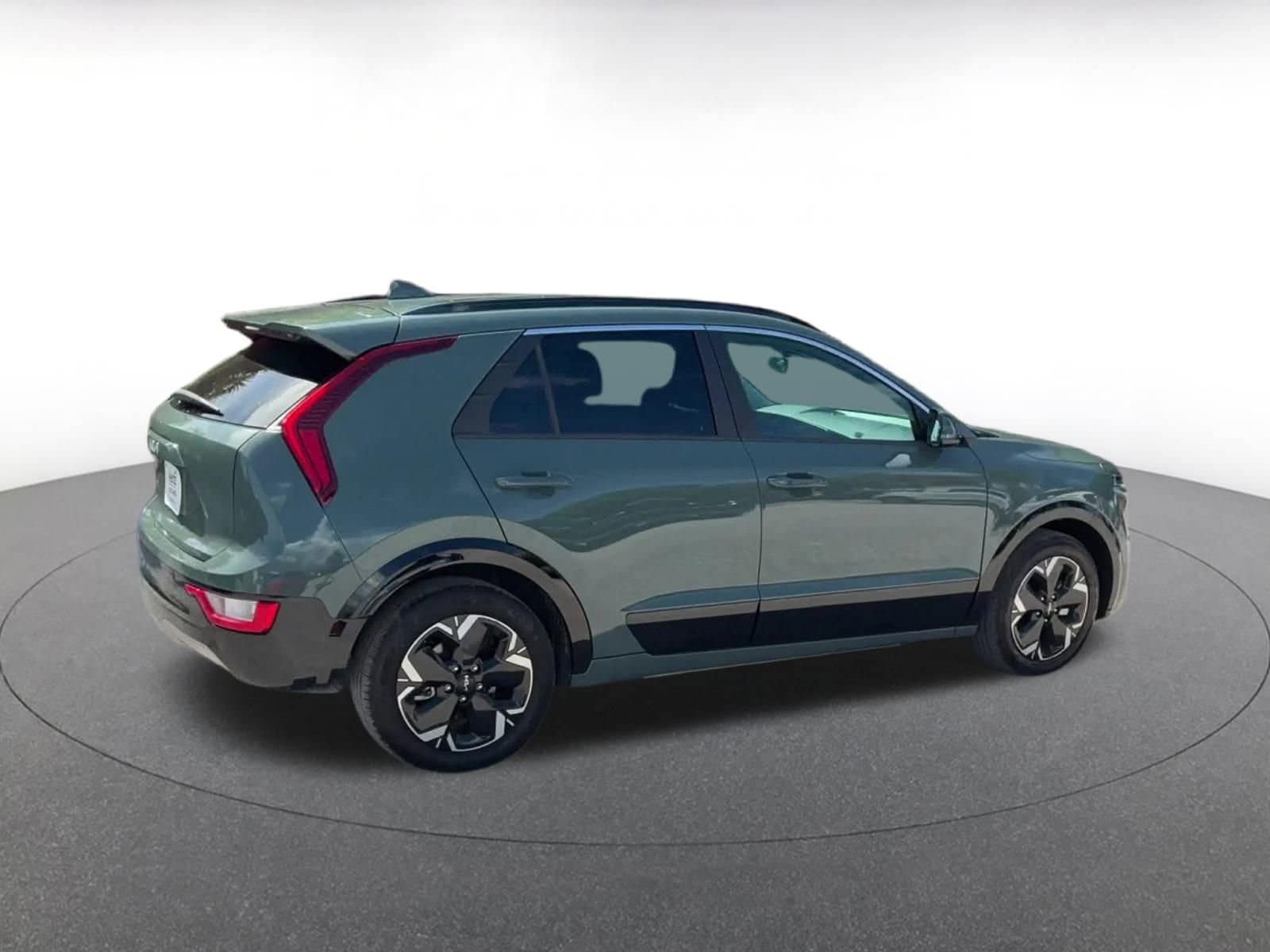 Thumbnail: 2023 Kia Niro - 15