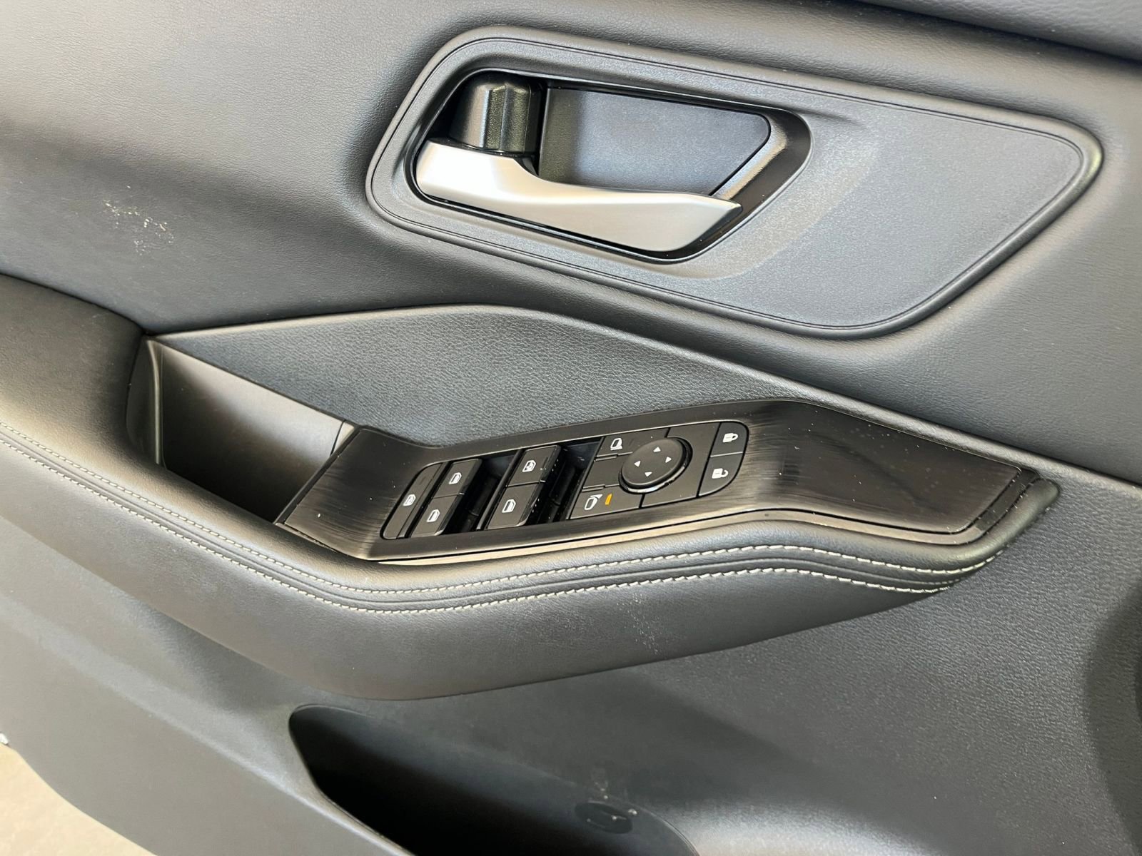 Thumbnail: 2025 Nissan Rogue - 30