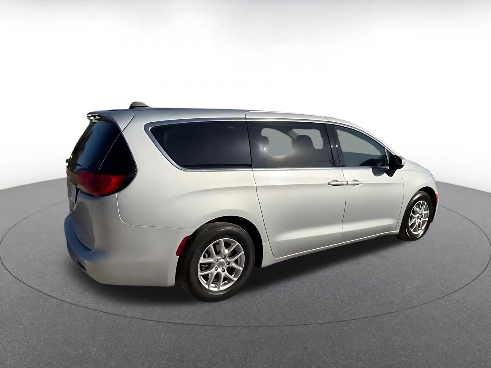 Thumbnail: 2023 Chrysler Voyager - 14