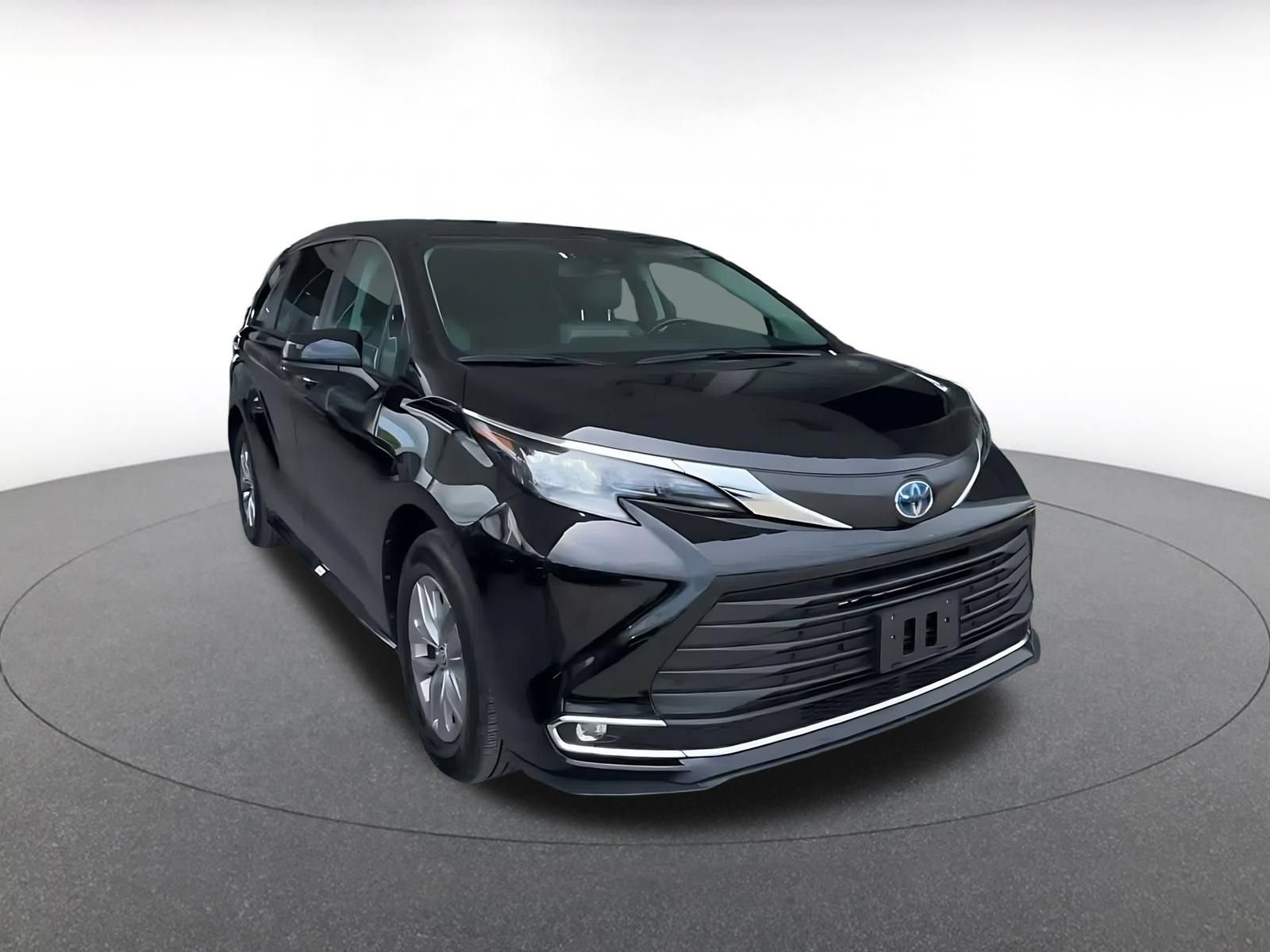 Thumbnail: 2024 Toyota Sienna - 3