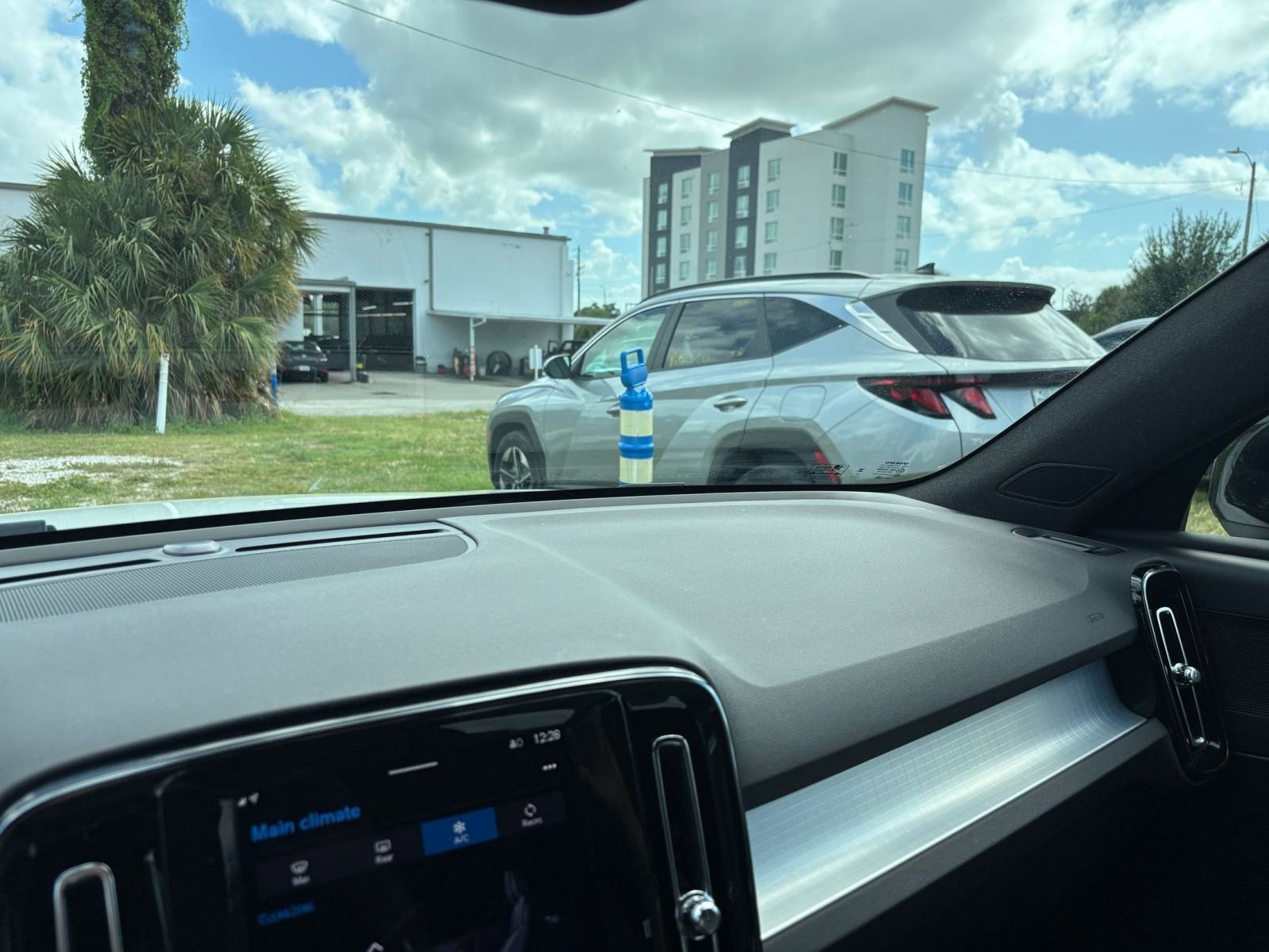 Thumbnail: 2024 Volvo XC40 - 35