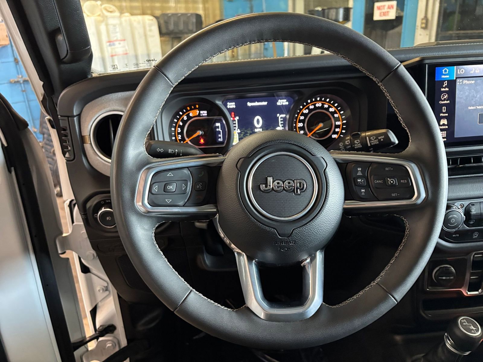 Thumbnail: 2025 Jeep Wrangler - 28