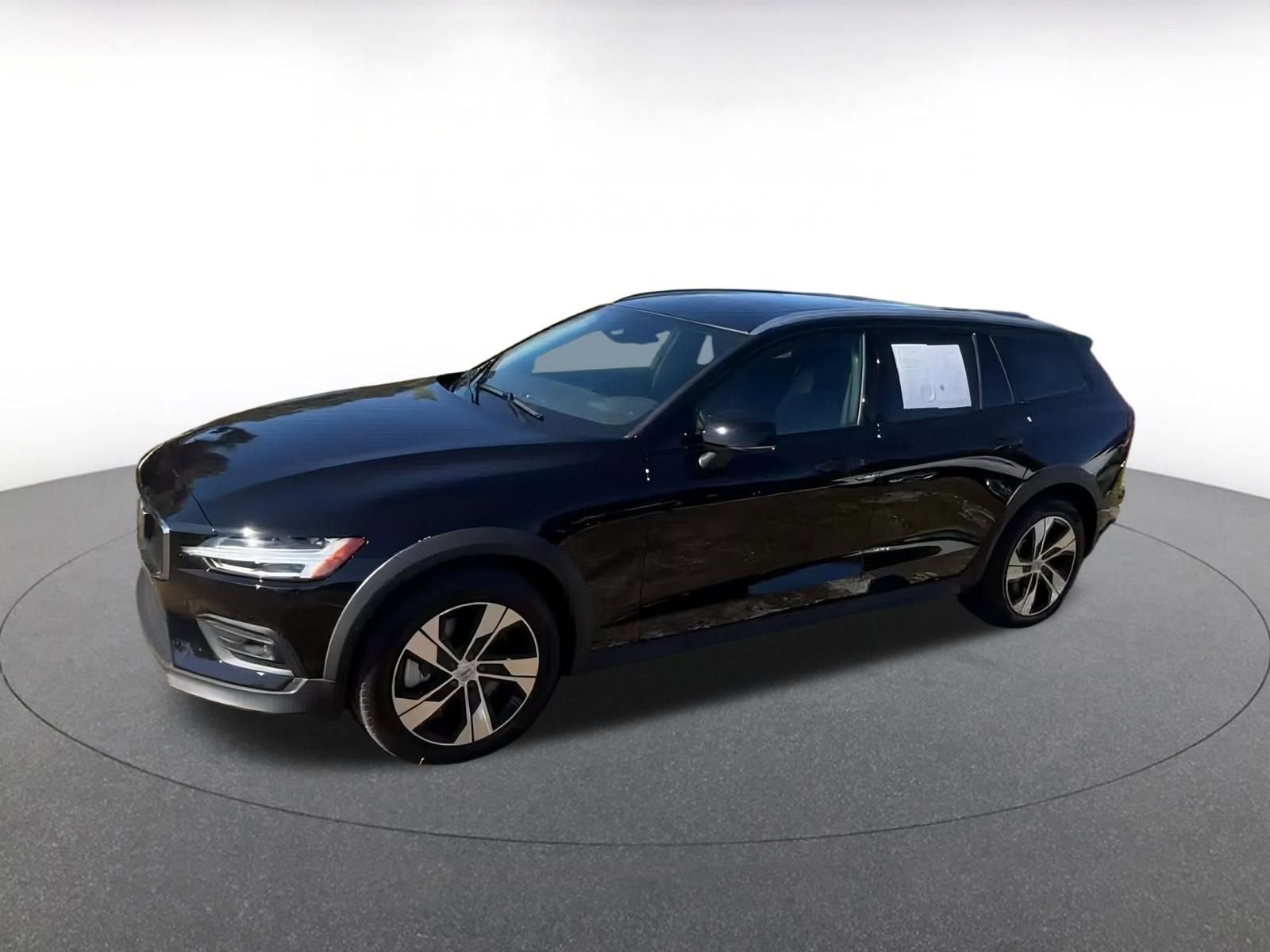 Thumbnail: 2025 Volvo S60 - 8