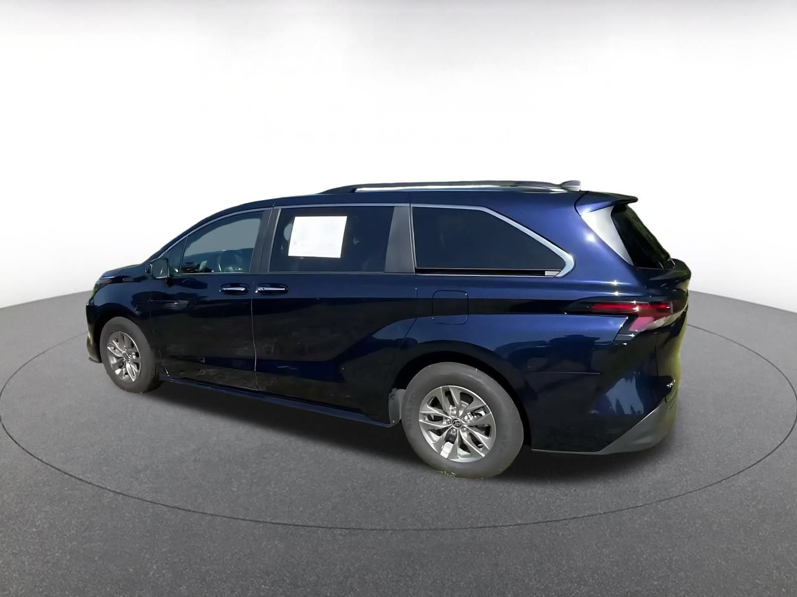 Thumbnail: 2025 Toyota Sienna - 8