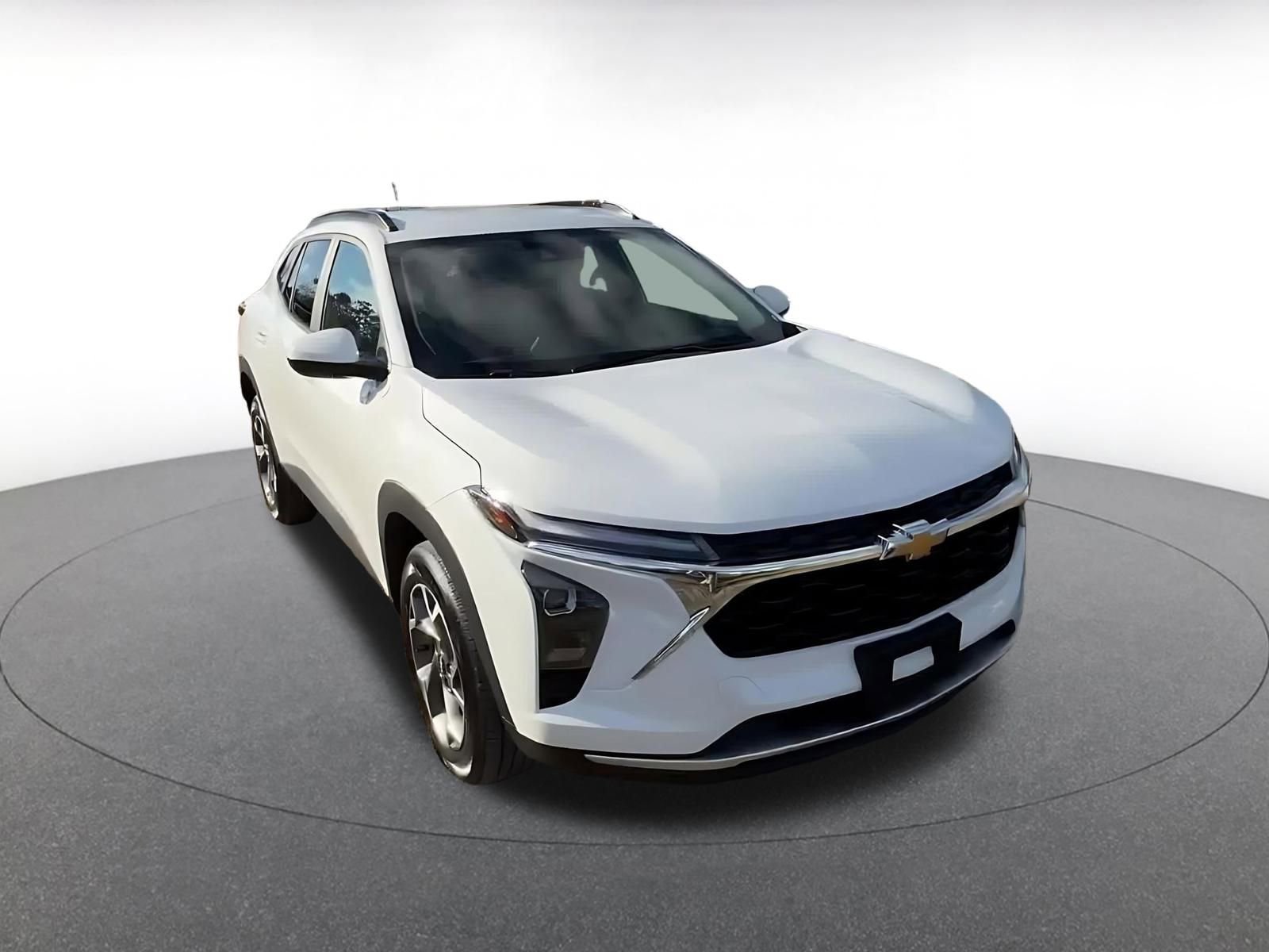 Thumbnail: 2025 Chevrolet Trax - 3