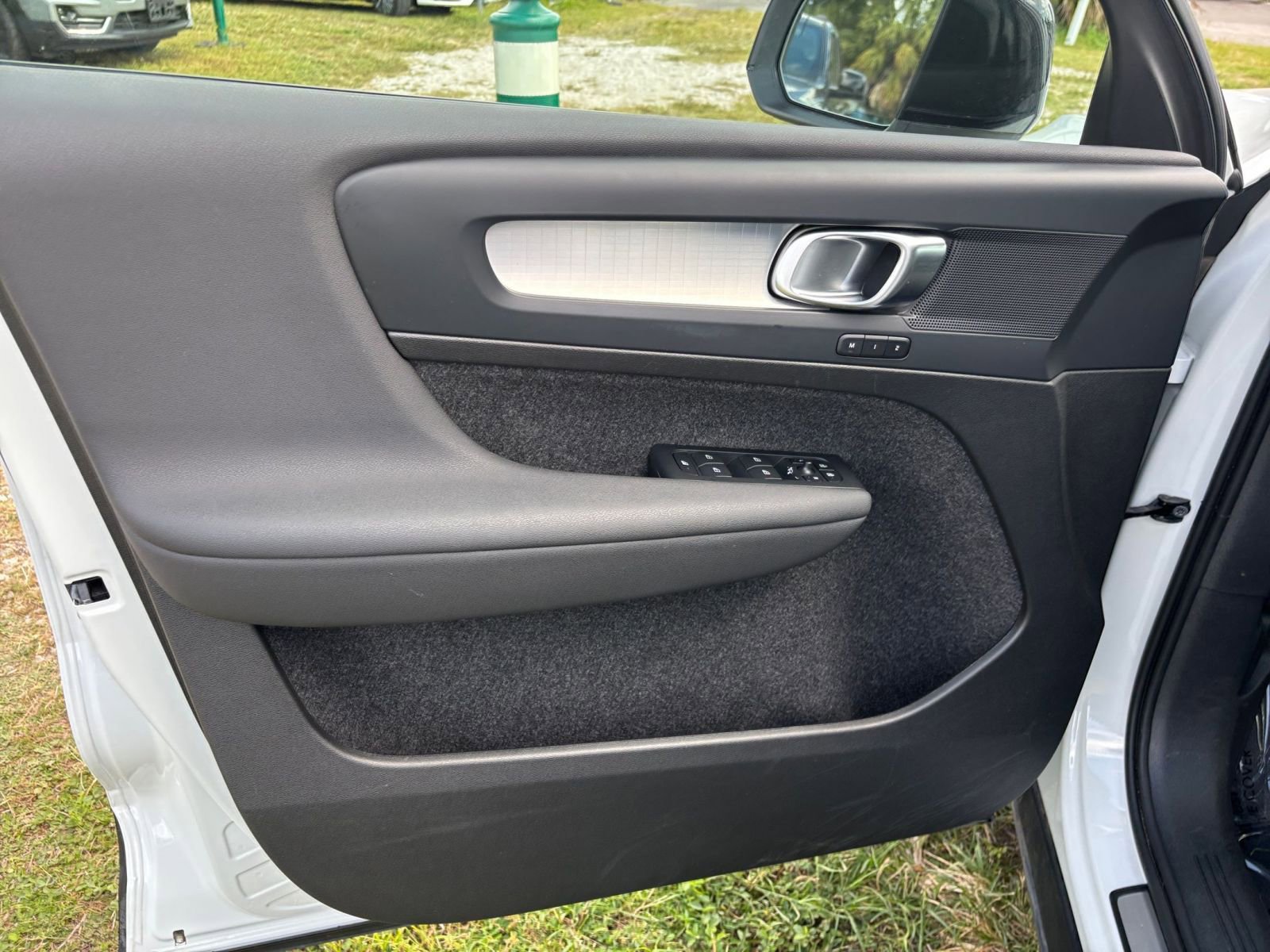 Thumbnail: 2024 Volvo XC40 - 20