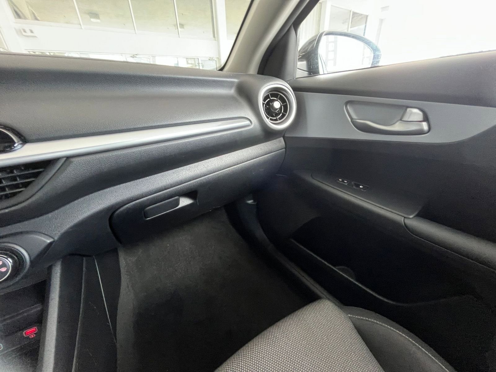 Thumbnail: 2024 Kia Forte - 33