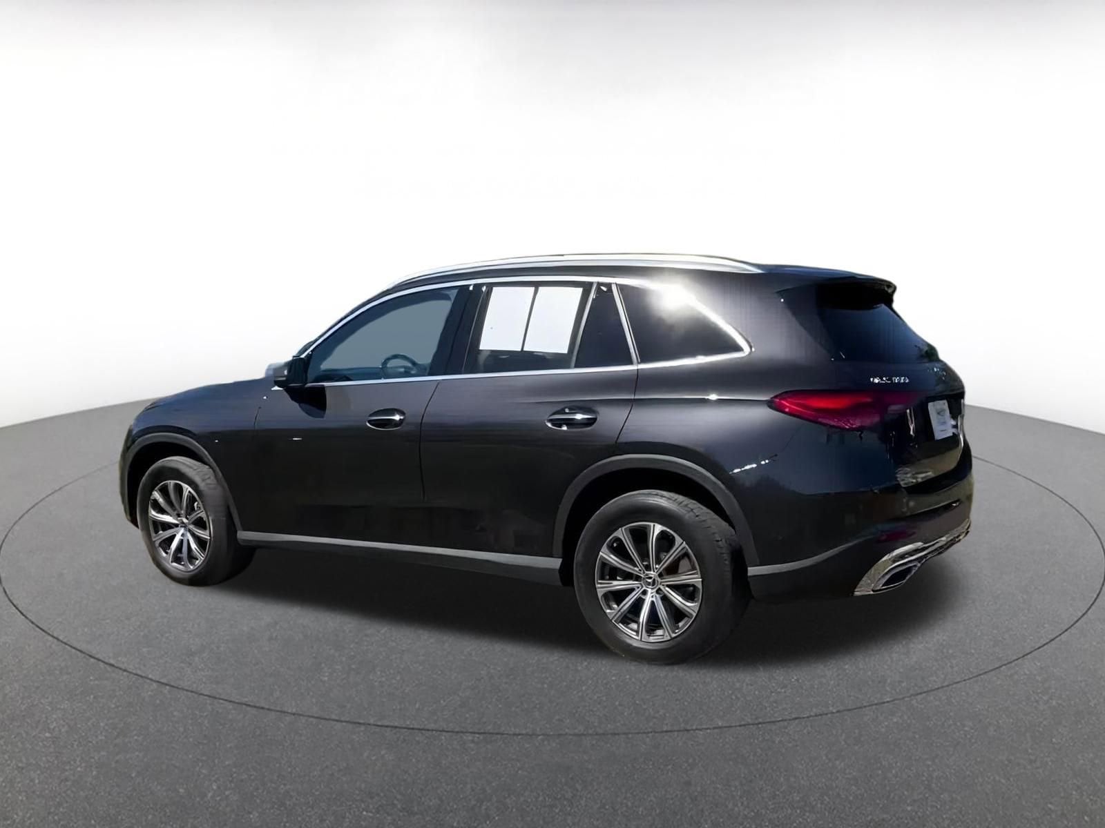 Thumbnail: 2023 Mercedes-Benz GLC - 10