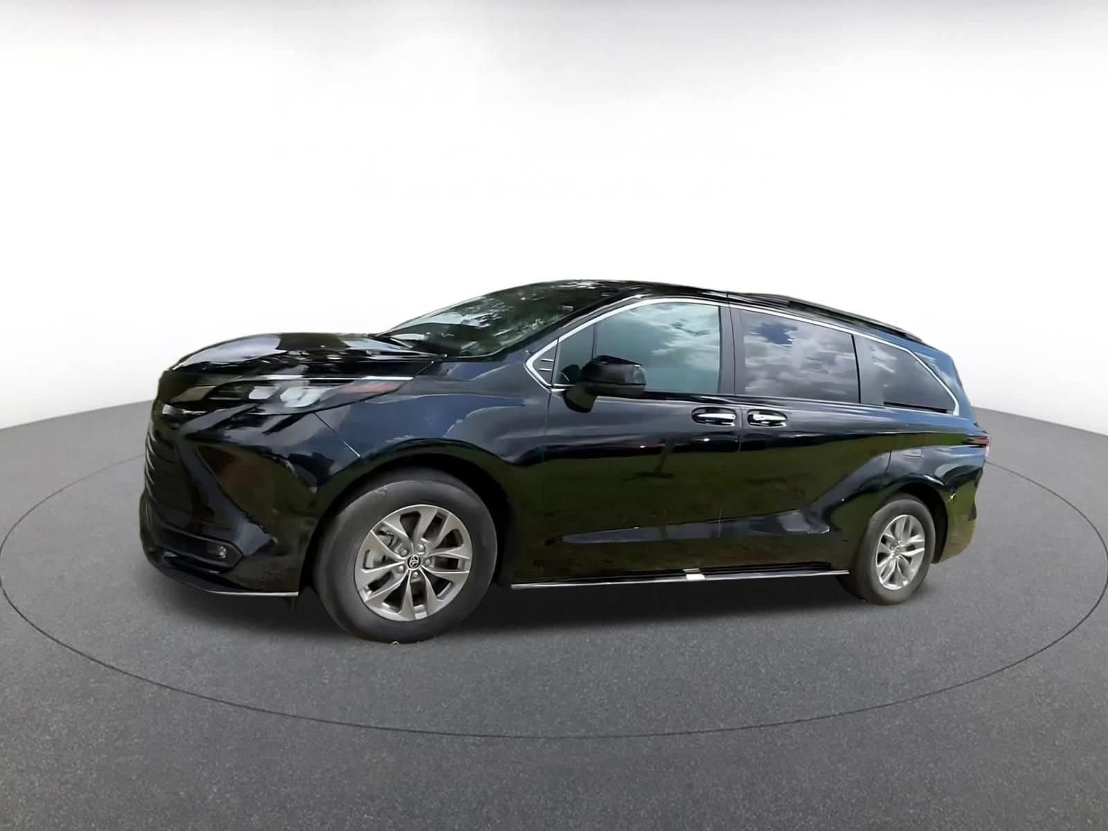 Thumbnail: 2025 Toyota Sienna - 6