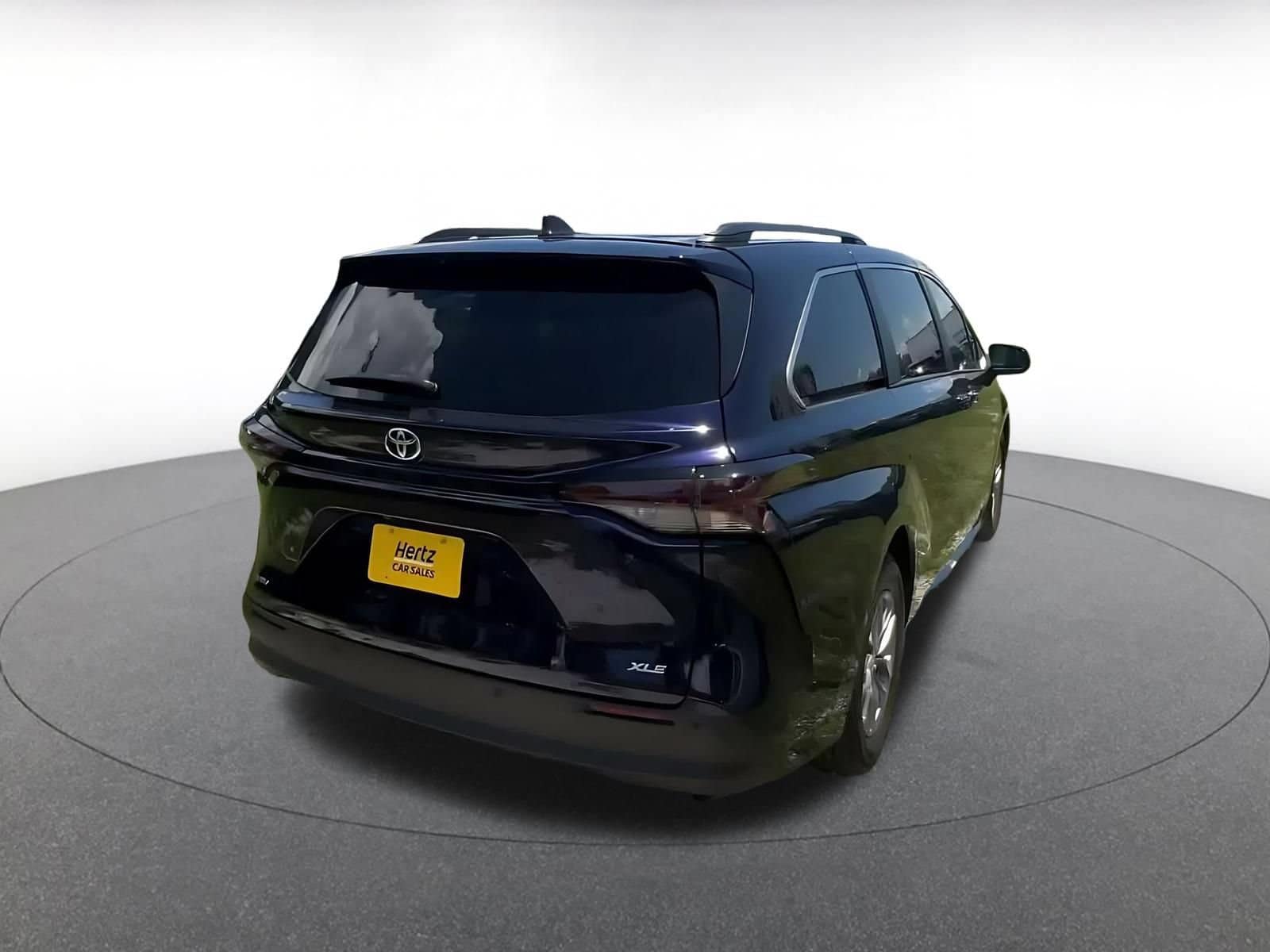 Thumbnail: 2025 Toyota Sienna - 14