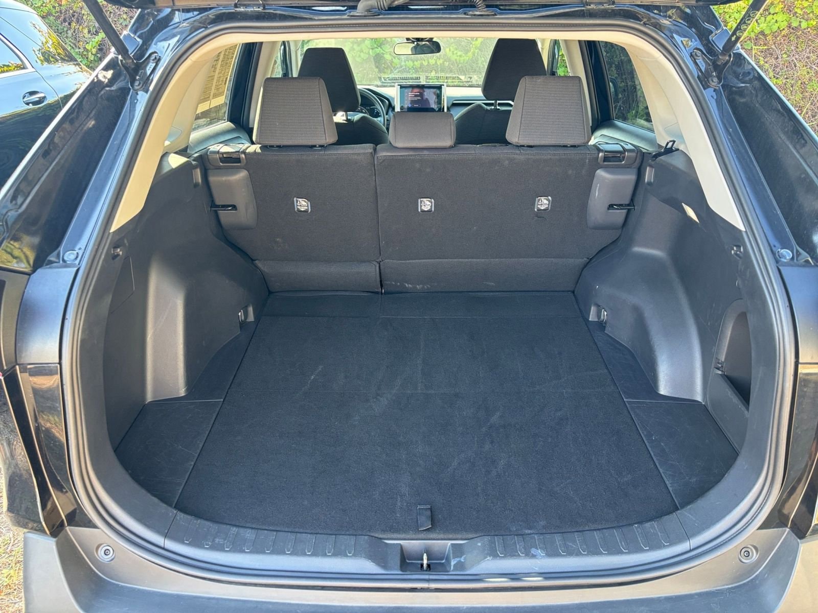 Thumbnail: 2025 Toyota RAV4 - 31