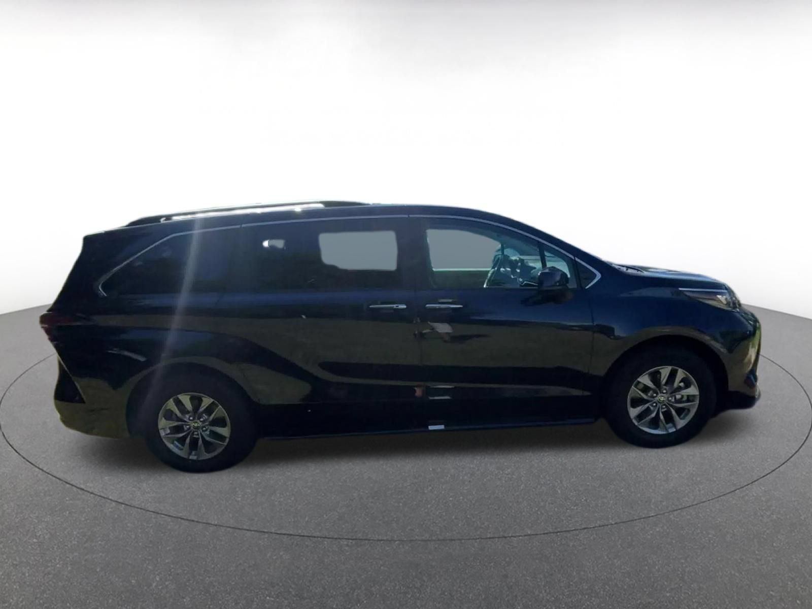 Thumbnail: 2025 Toyota Sienna - 13