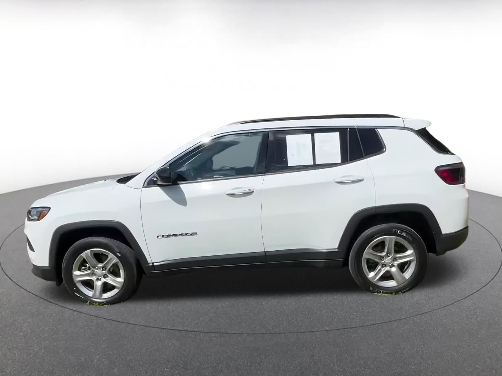Thumbnail: 2023 Jeep Compass - 9