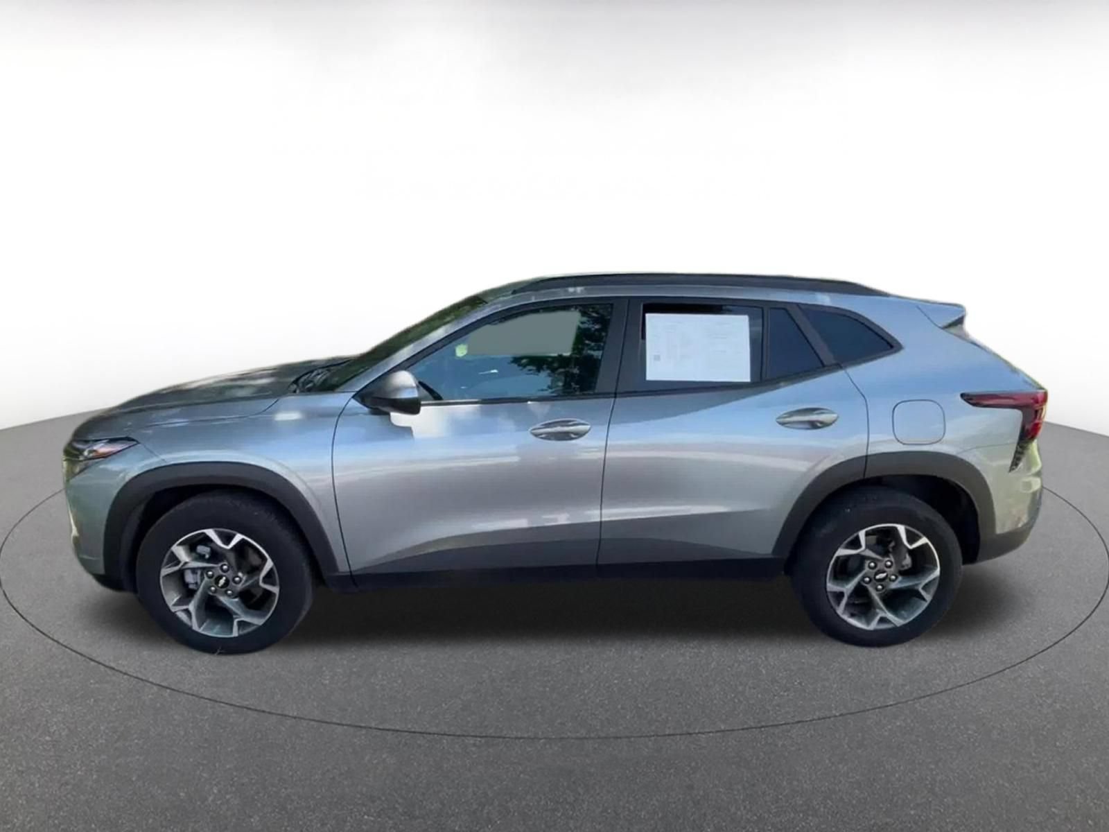 Thumbnail: 2025 Chevrolet Trax - 9