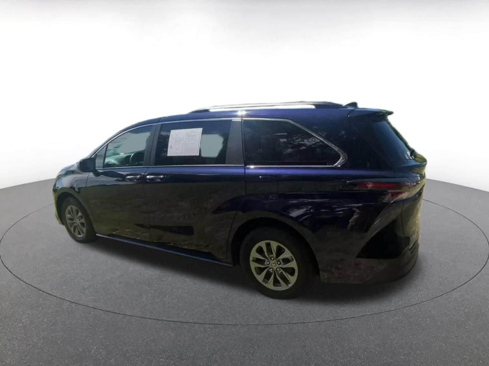Thumbnail: 2025 Toyota Sienna - 9