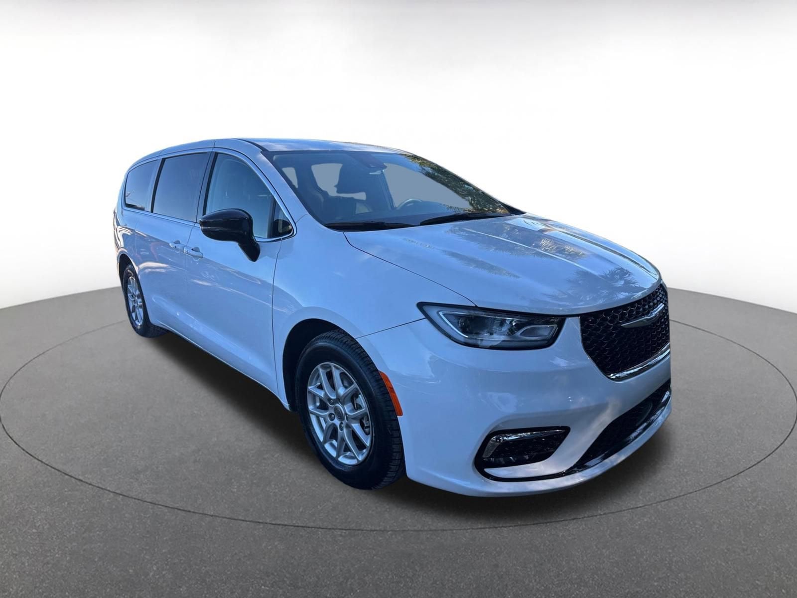 Thumbnail: 2024 Chrysler Pacifica - 1