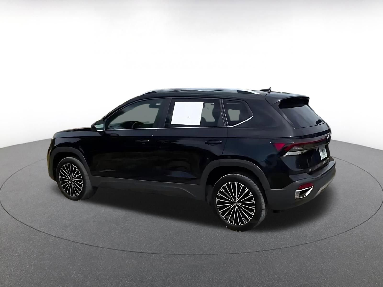 Thumbnail: 2025 Volkswagen Taos - 10