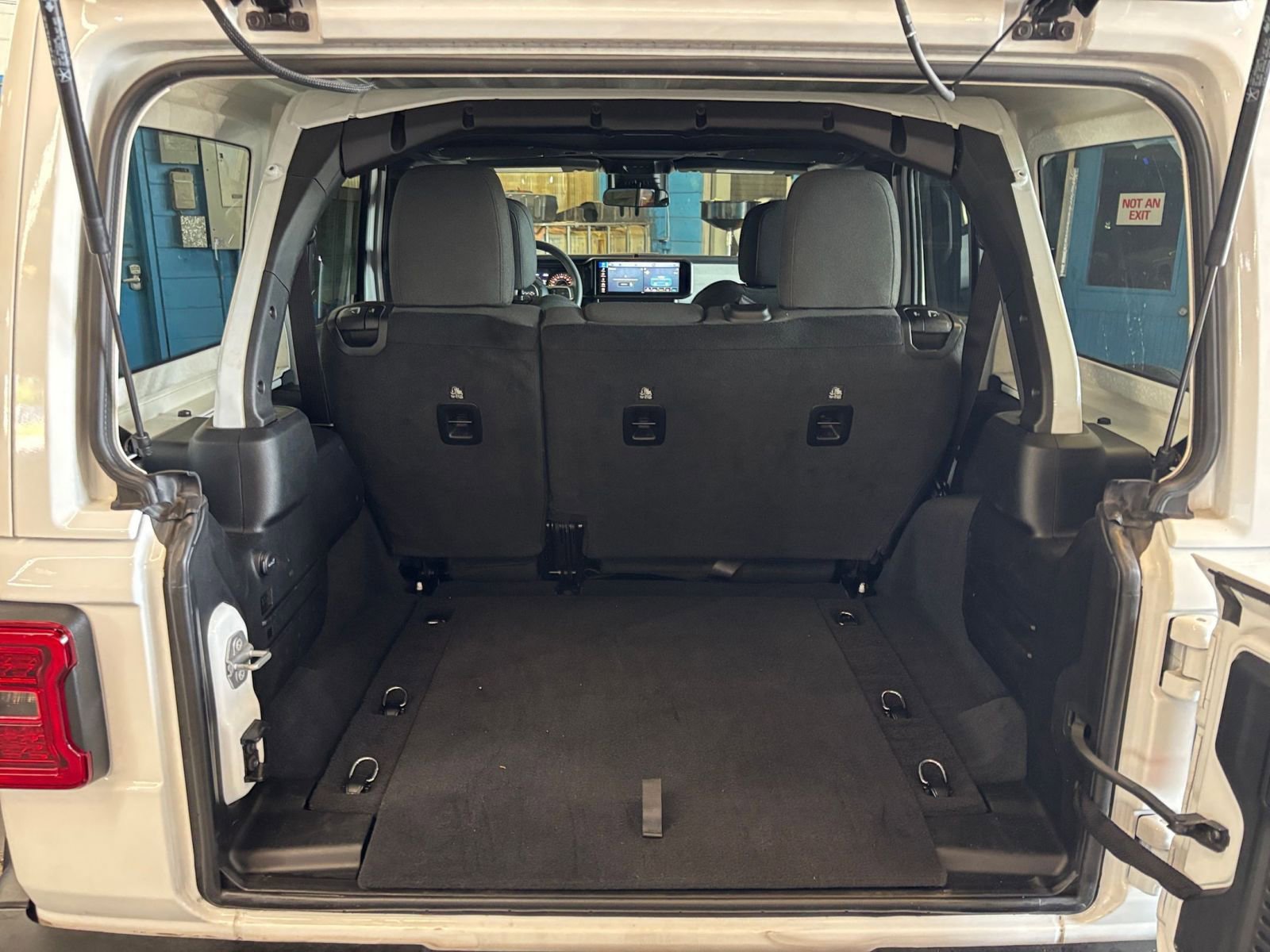 Thumbnail: 2025 Jeep Wrangler - 31