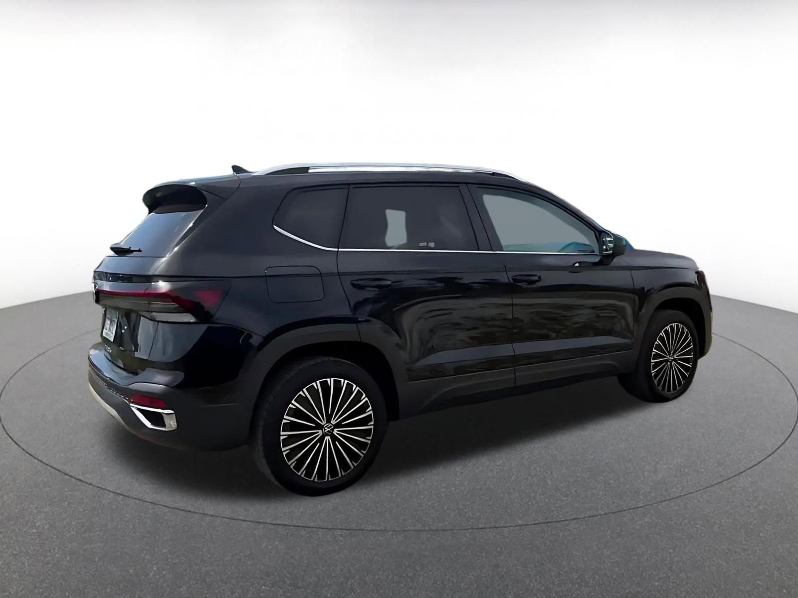 Thumbnail: 2025 Volkswagen Taos - 14