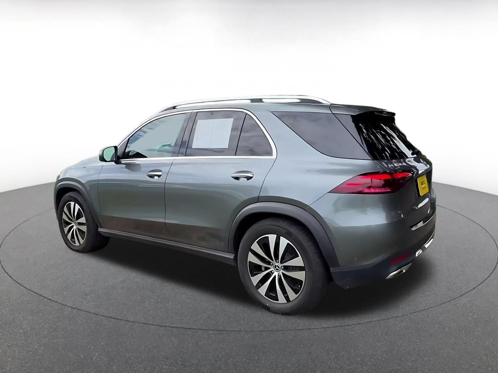 Thumbnail: 2026 Mercedes-Benz GLE - 8