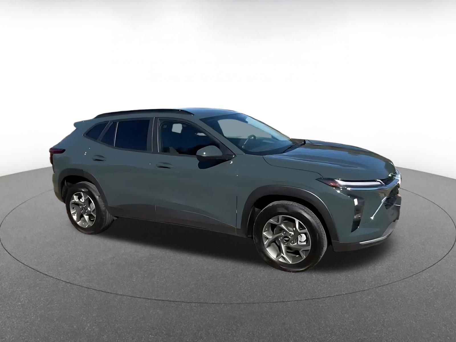 Thumbnail: 2025 Chevrolet Trax - 2