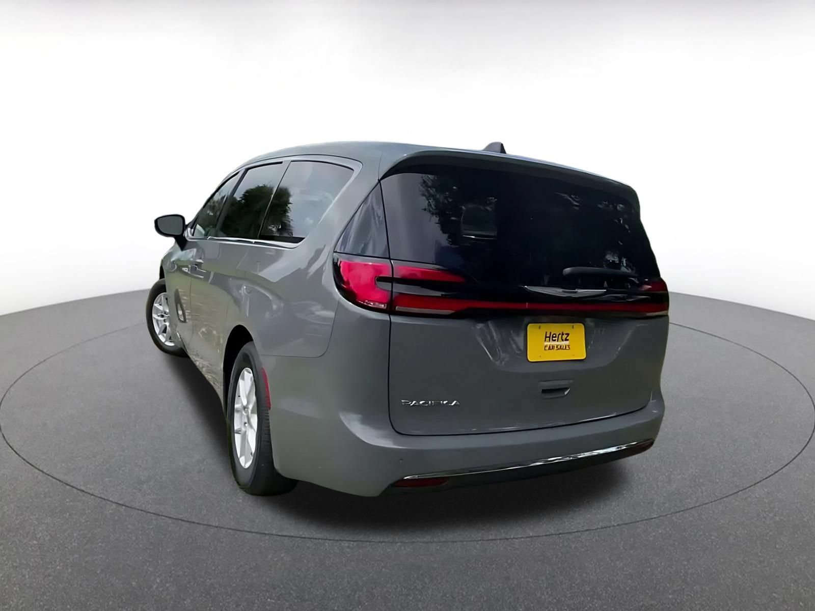 Thumbnail: 2025 Chrysler Pacifica - 10