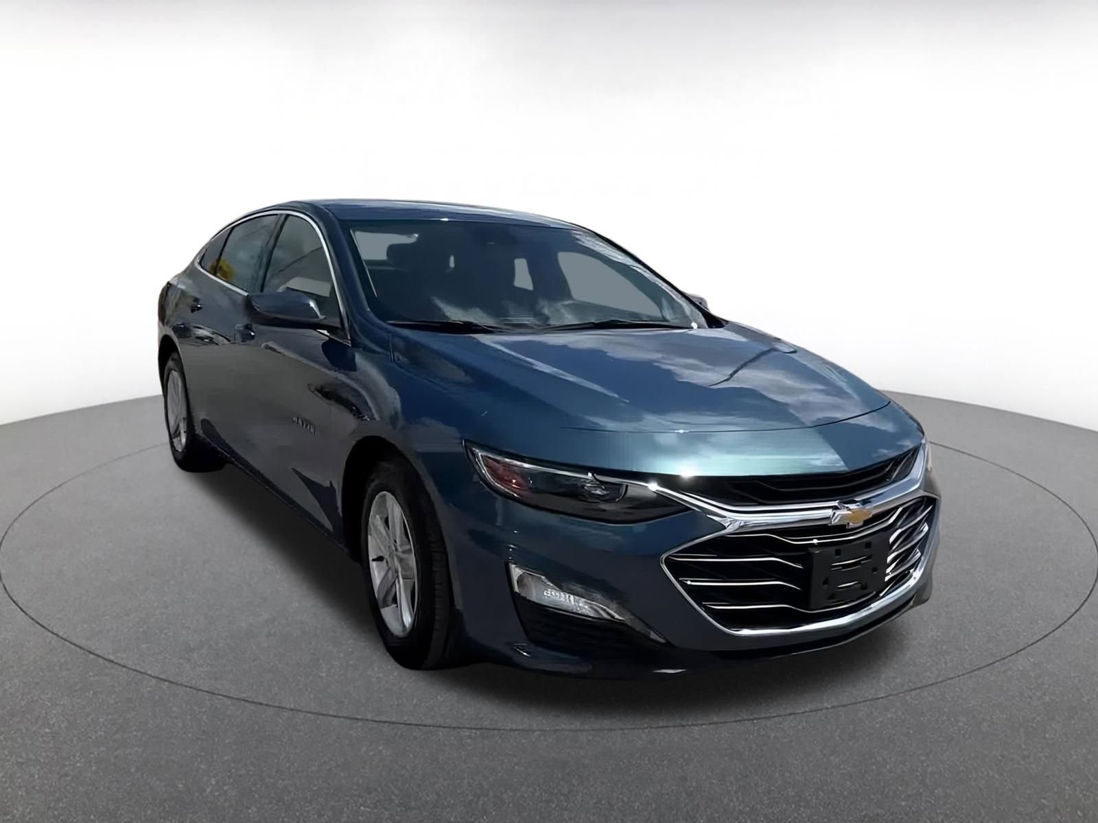 Thumbnail: 2024 Chevrolet Malibu - 3