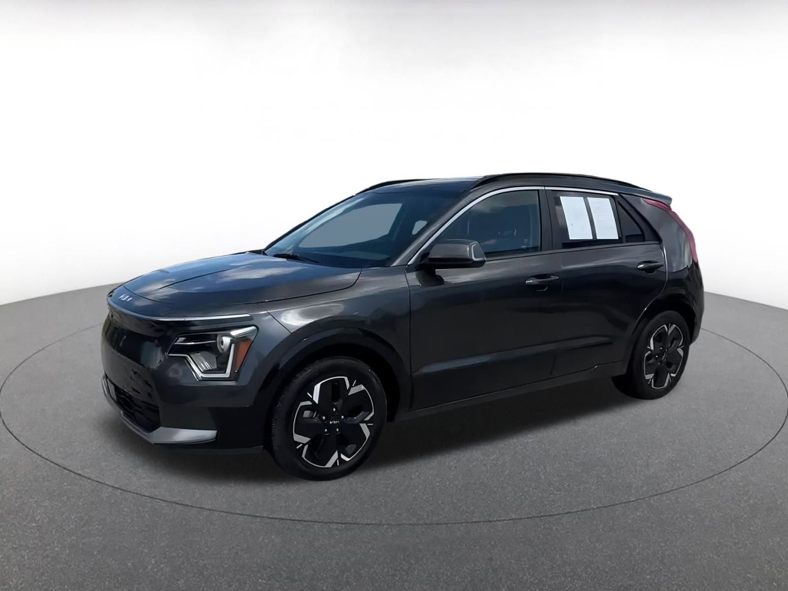 Thumbnail: 2023 Kia Niro - 8