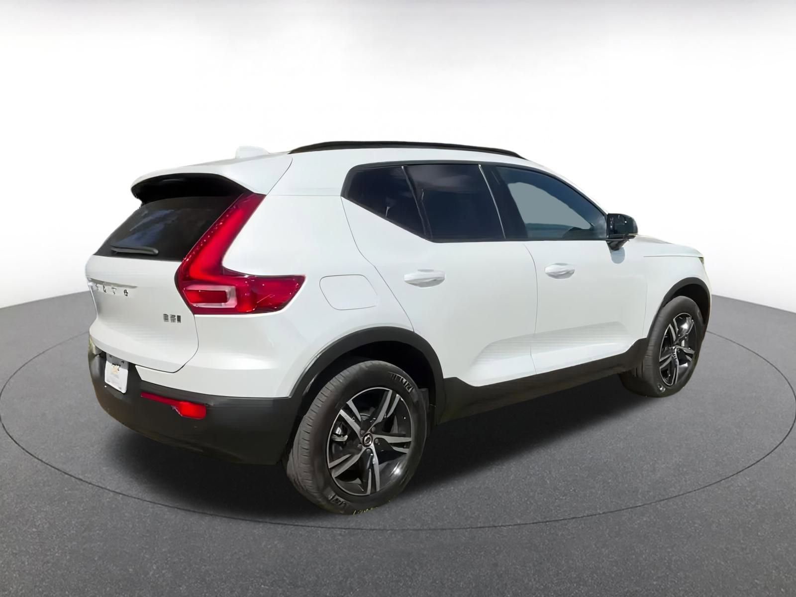 Thumbnail: 2024 Volvo XC40 - 14