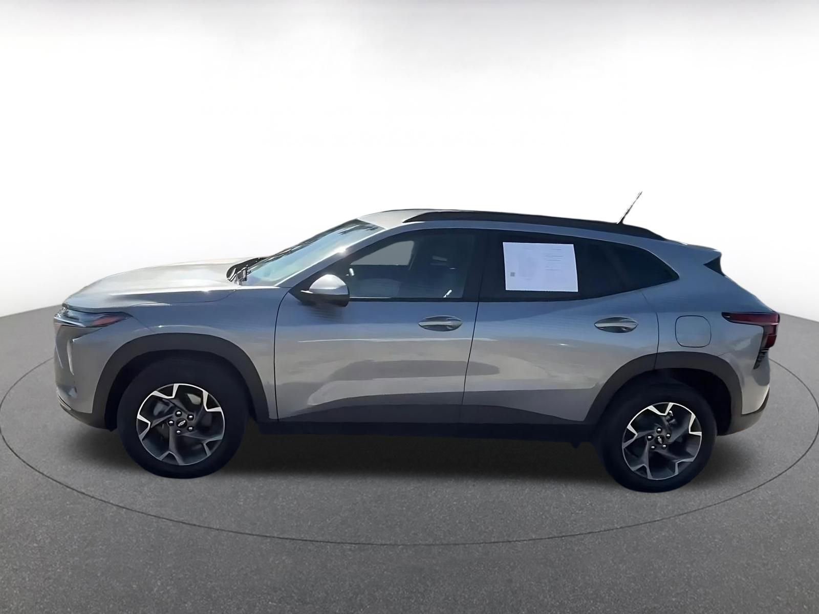 Thumbnail: 2025 Chevrolet Trax - 9