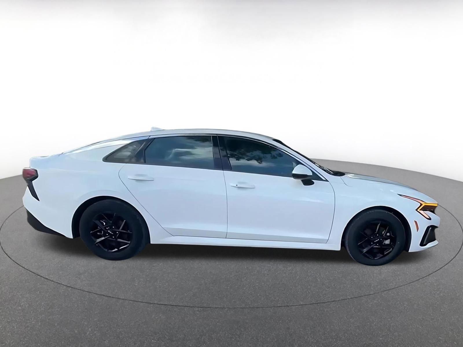 Thumbnail: 2025 Kia K5 - 16