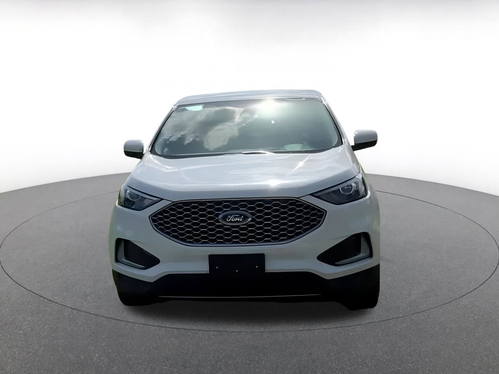 Thumbnail: 2023 Ford Edge - 4