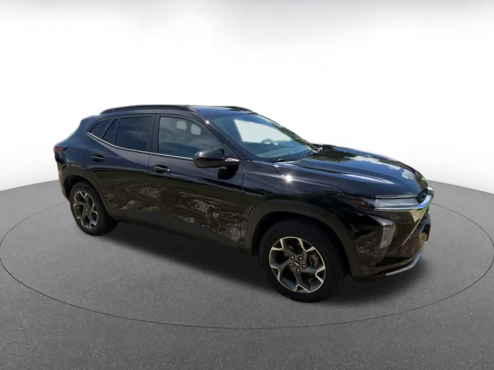 Thumbnail: 2025 Chevrolet Trax - 2