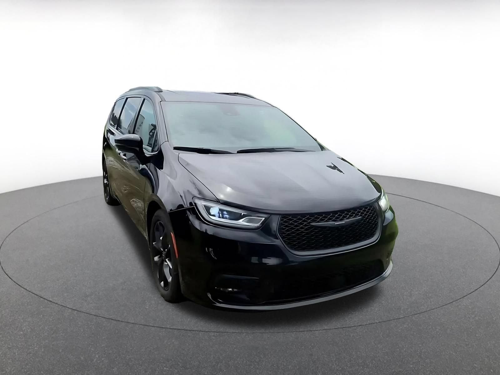Thumbnail: 2025 Chrysler Pacifica - 3