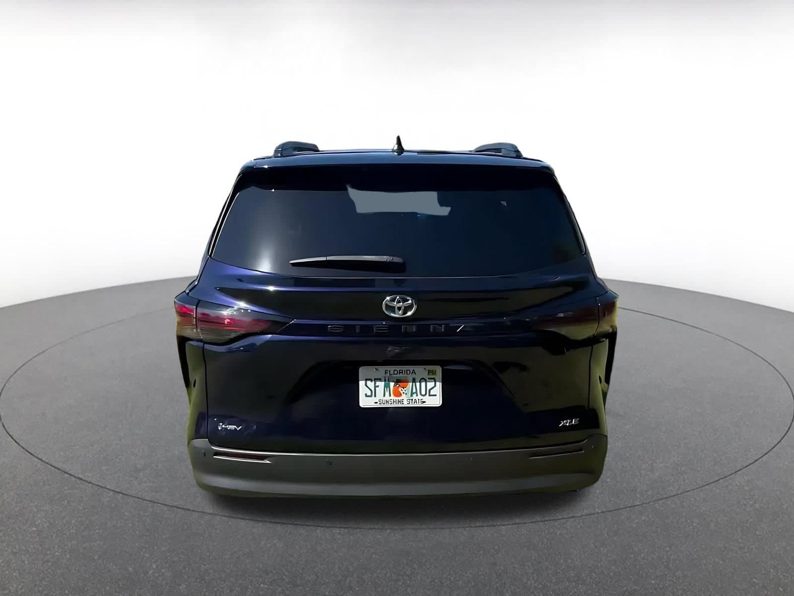 Thumbnail: 2025 Toyota Sienna - 10